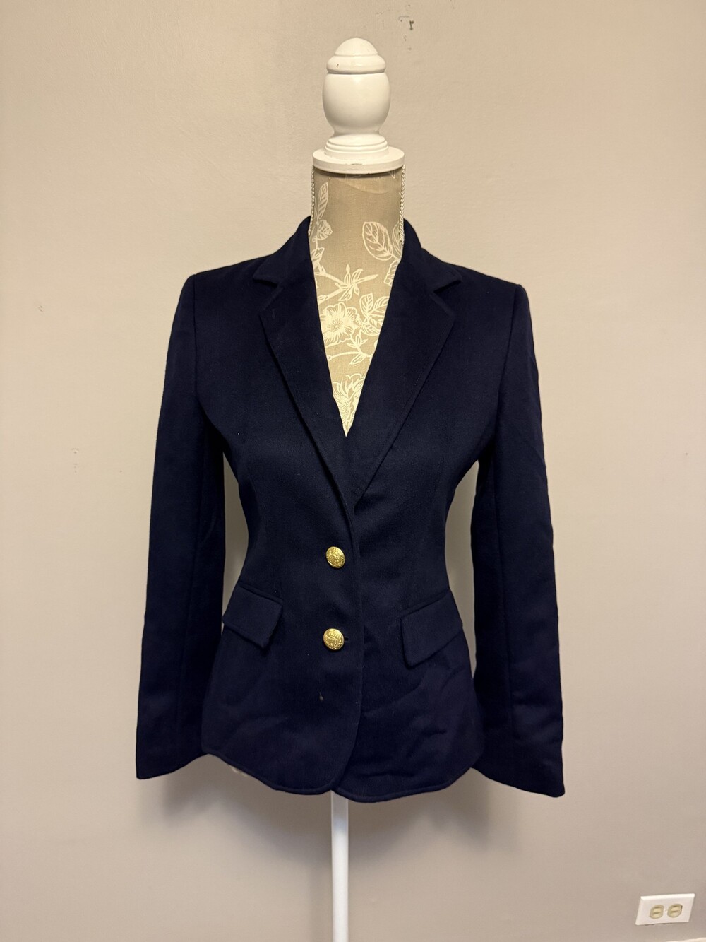 Bloomingdale’s 100% Cashmere Navy Blazer 2P Gold Crest Buttons